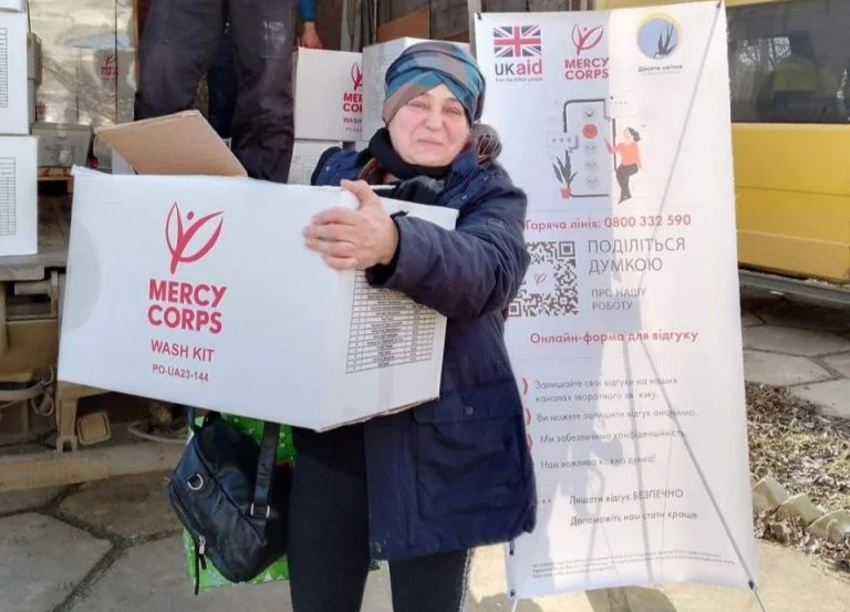 Мешканцям Зеленівського старостату передали гігієнічні набори