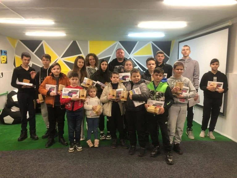 У Херсонській громаді школярів забезпечили планшетами для дистанційного навчання