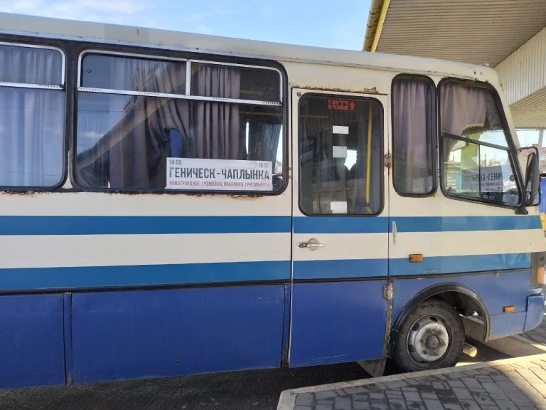 Окупанти повідомили про новий маршрут курсування автобуса “Чаплинка – Генічеськ”