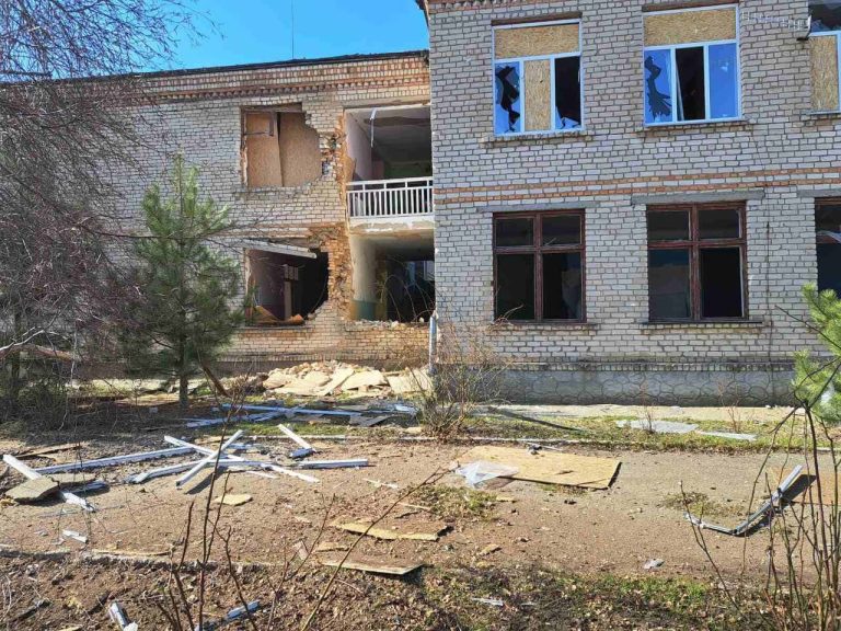 Дрон-камікадзе атакував школу на Херсонщині (фото)