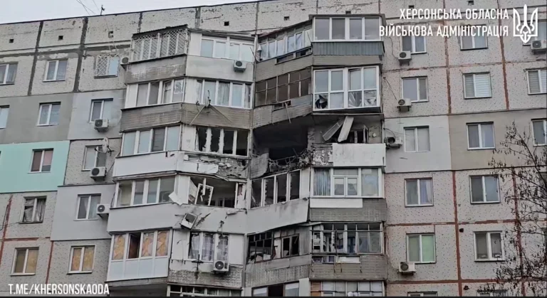 ХОВА показала наслідки ворожих обстрілів Дніпровського району Херсона (відео)