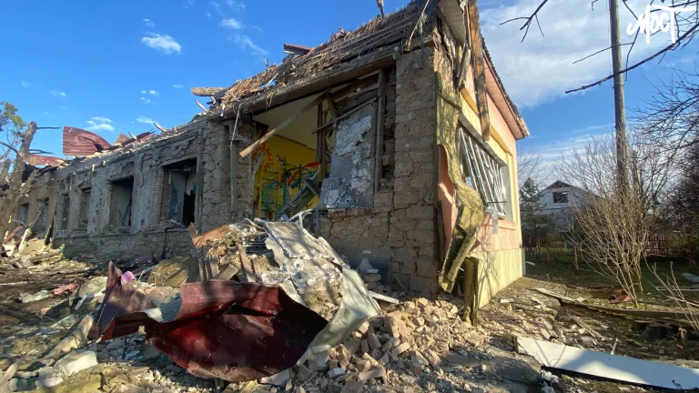 У Херсонській МВА показали наслідки ворожої атаки передмістя Херсона (відео) Обстріли