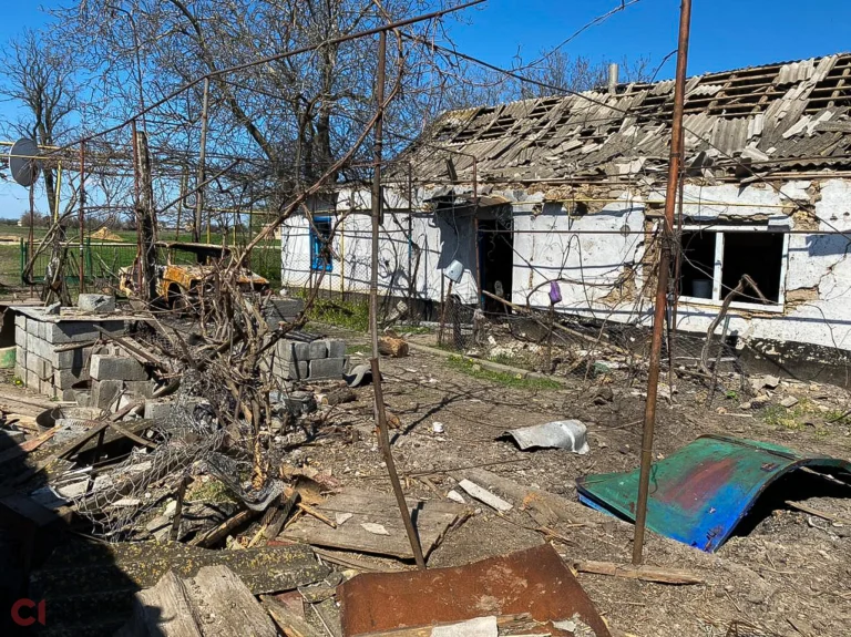 Через ворожі обстріли у Нововоронцовці пошкоджено газову заправну станцію