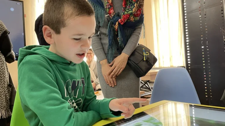 На базі однієї з книгозбірень Херсона відкрили артукриття