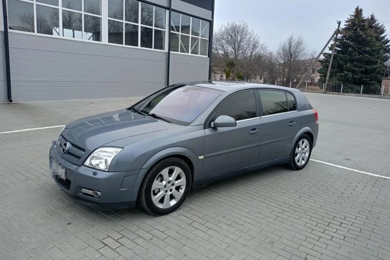 Херсонська громада передає військовим три авто від благодійників