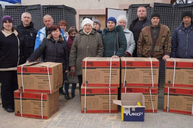 У Херсонській громаді жителям одного зі старостинських округів передали генератори