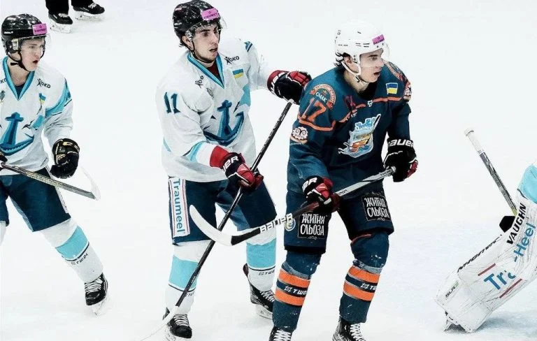 Хокеїсти з Херсона здобули перемогу у першому матчі півфінальної серії плей-офф