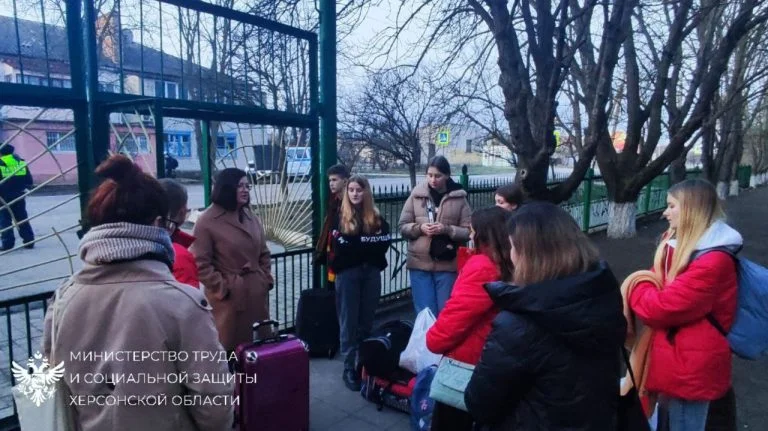 Дітей з ТОТ Херсонщини окупаційна влада відправила до Владивостока