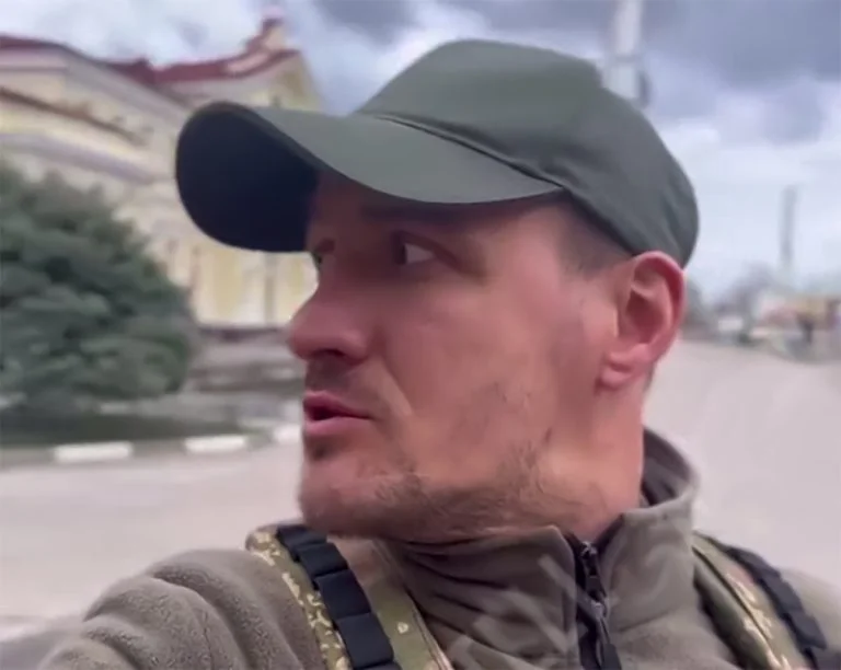 Російський Telegram-канал закликав знищити Херсон, показуючи волонтера під виглядом військового