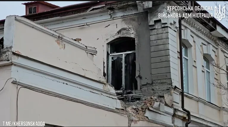 У Херсонській ОВА показали наслідки ворожих обстрілів Херсона (відео)