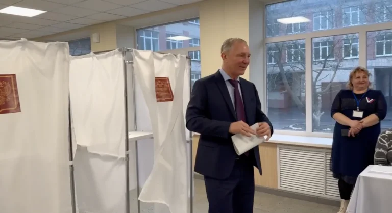 Сальдо проголосував на пустій виборчій дільниці (відео)