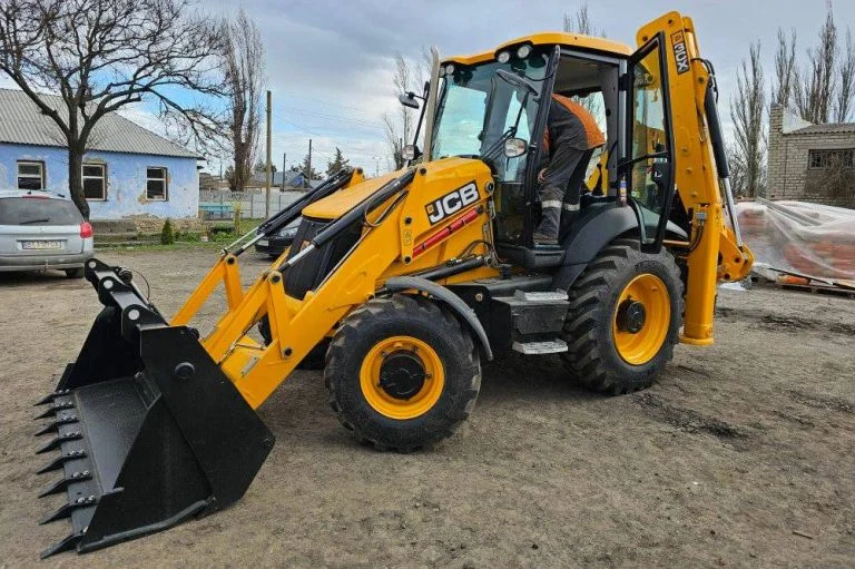 На Херсонщині законній владі однієї з окупованих громад передали екскаватор-навантажувач