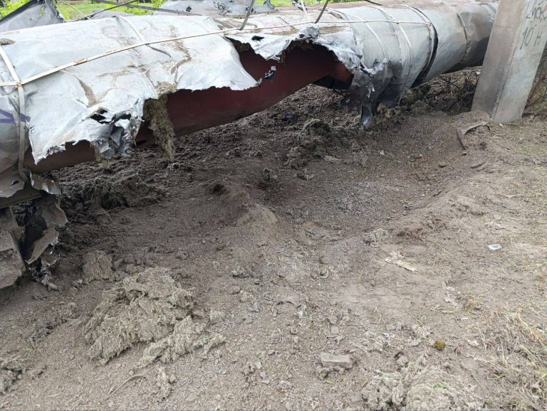 Унаслідок нічних російських обстрілів у Херсоні пошкоджено труби тепломережі (фото)