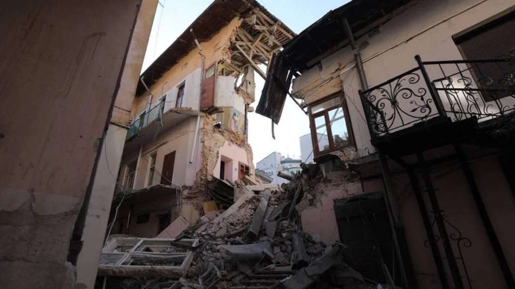 Обвал будинку: що робити, щоб вижити