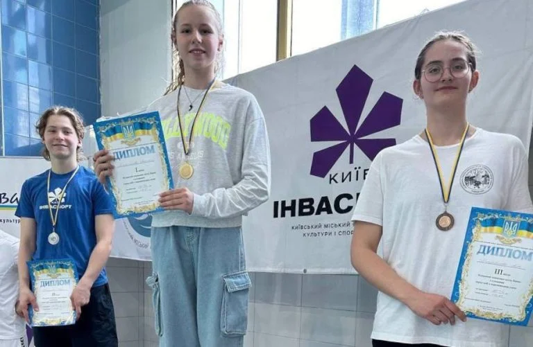 Херсонська спортсменка виборола чотири І місця на чемпіонаті з плавання