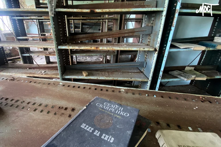 Окупанти завозять російські книжки в бібліотеки навчальних закладів Скадовська