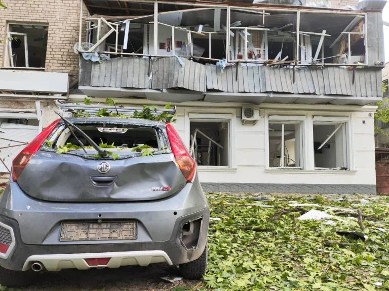 Кількість постраждалих від російського авіаудару по Херсону збільшилась (УТОЧНЕНО)