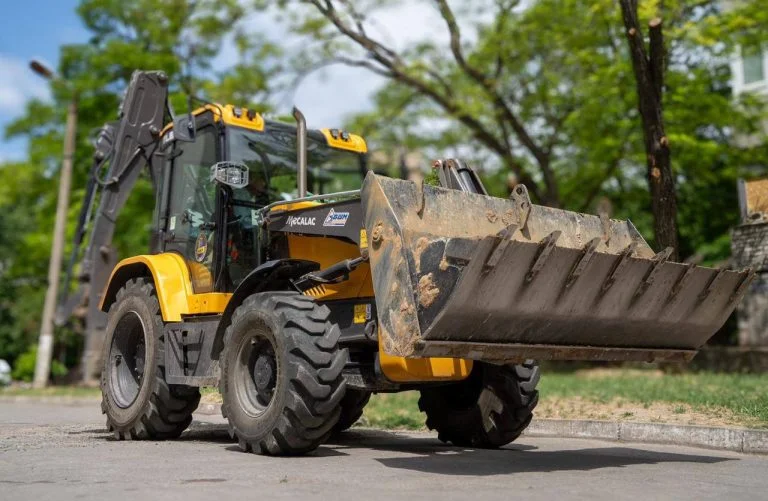 Одна із військових частин Херсона отримала техніку від МВА