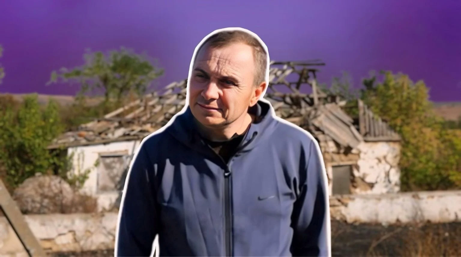 «Ситуація – нуль»: фермер з Херсонщині не може відродити господарство через заміновані поля і відсутність допомоги Фермер з села Андріївка Херсонської області на фоні будинку, зруйнованого російськими військовими.