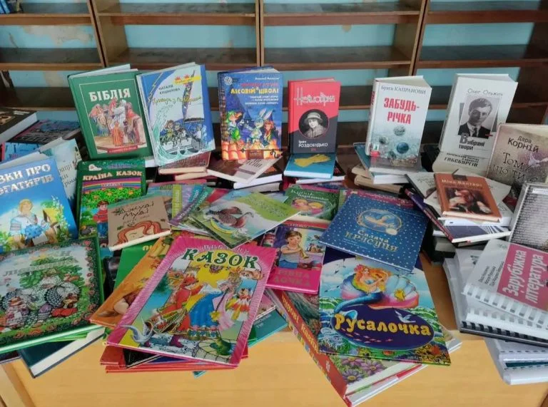 Жителі Борозенської громади отримали понад 350 україномовних книг