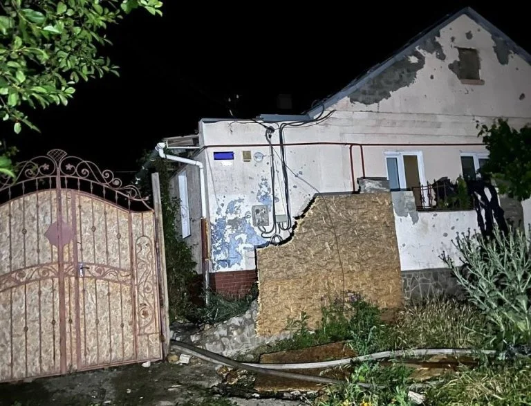 Армія РФ атакувала з дронів Бериславський район: є руйнування