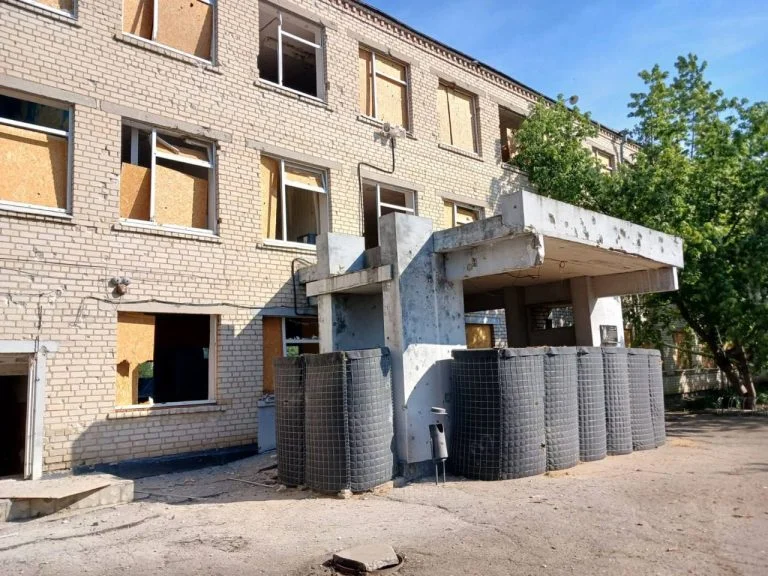 Більше 12 “прильотів”: армія РФ обстріляла Станіслав на Херсонщині (фото)