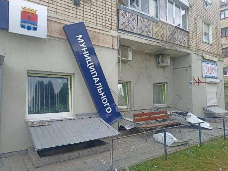 На лівобережжі Херсонщини зазнала удару приймальня однієї із незаконних адміністрацій (фото)