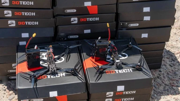 Військовим на Херсонському напрямку передали 200 дронів