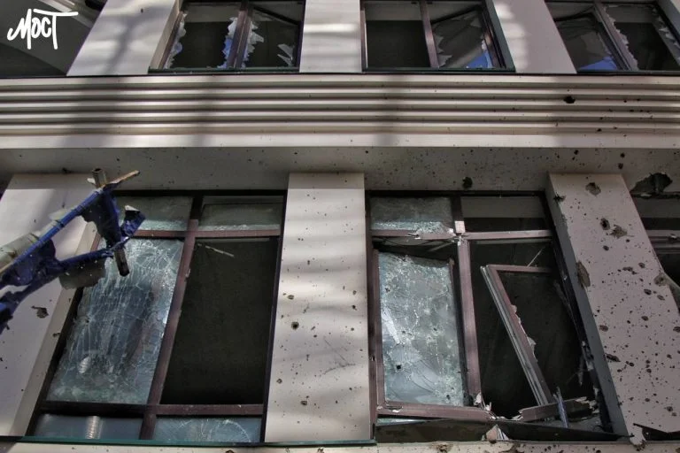 Російські військові обстріляли Херсон: загорілися гаражі (відео)