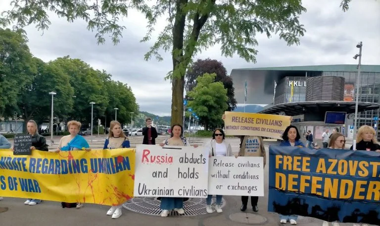 Дружина полоненого з Нової Каховки долучилася до акції на підтримку цивільних у полоні РФ