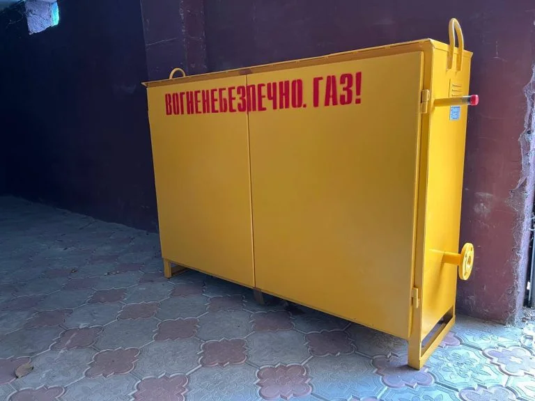 У Херсоні встановили установку для відновлення газопостачання в квартирах після обстрілу РФ