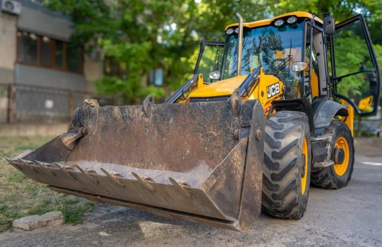 Військовим на Херсонщині передали екскаватор
