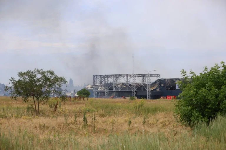 Від ворожої атаки на Станіслав постраждало двоє людей: чоловік загинув