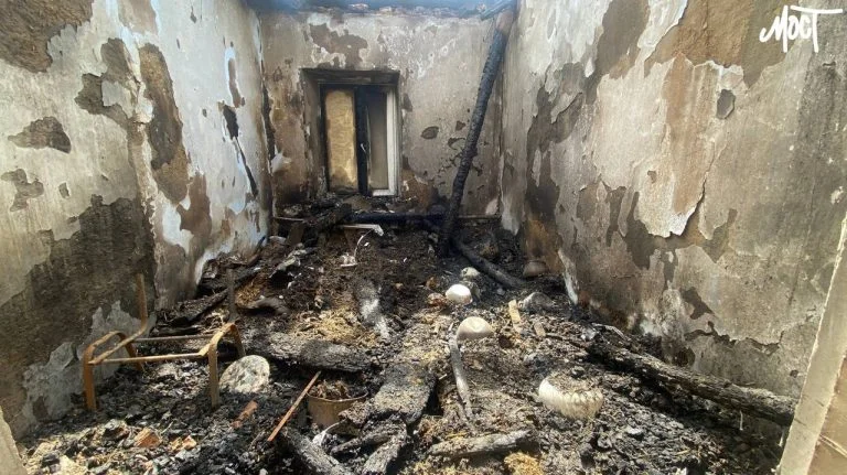 Унаслідок ворожого обстрілу у Херсоні знищено будинок (фото)