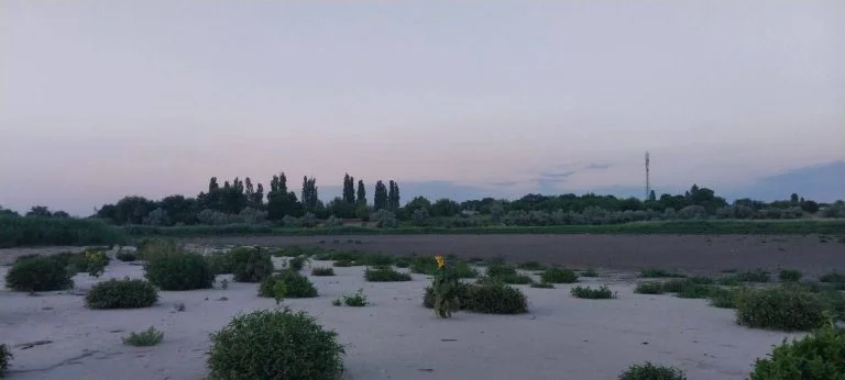 Через відсутність ГЕС у Чорнянці на ТОТ Херсонщини пересохло місцеве озеро (фото)