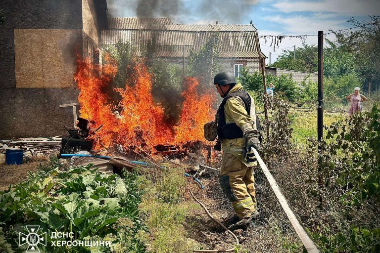 На Херсонщині під обстріл потрапив будинок батьків футболіста Віктора Коваленка
