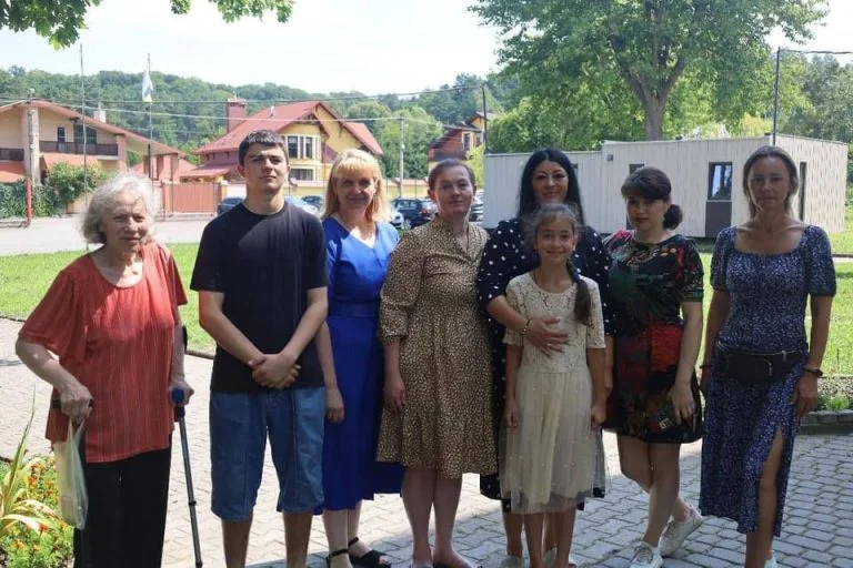 Для переселенців із Херсонщини спорудили модульне містечко поблизу Львова