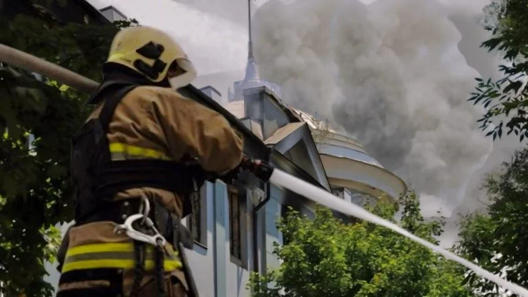 Чергові “прильоти” по Херсону: ліквідація російських обстрілів (відео)