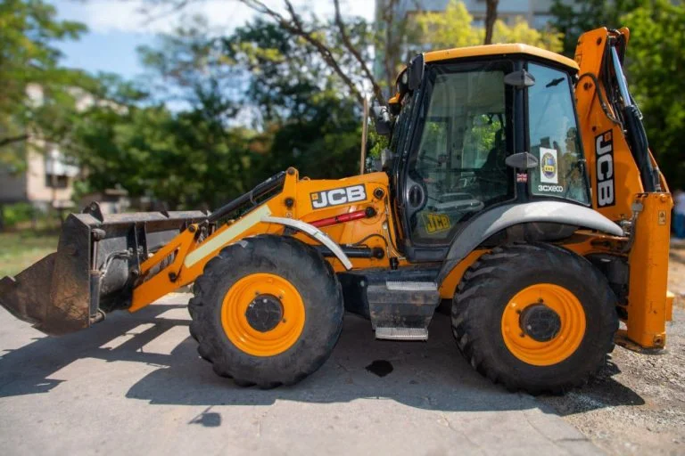 Військовим на Херсонщині передали екскаватор