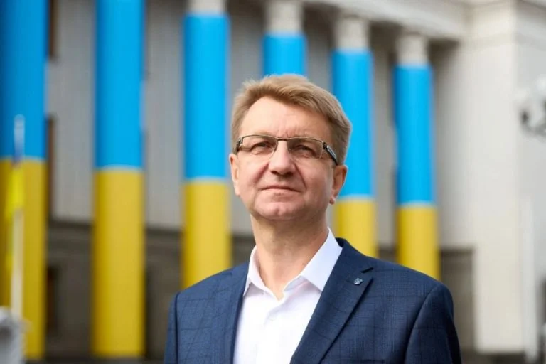 Нардеп від «Слуги Народу» погрожував Херсонській ОВА “кадровими” питаннями