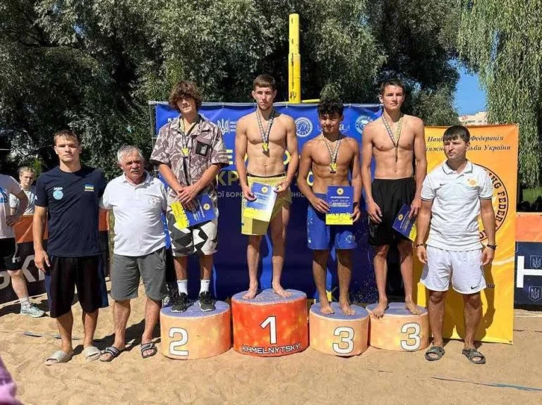 Херсонські спортсмени посіли призові місця на чемпіонаті України з пляжної боротьби