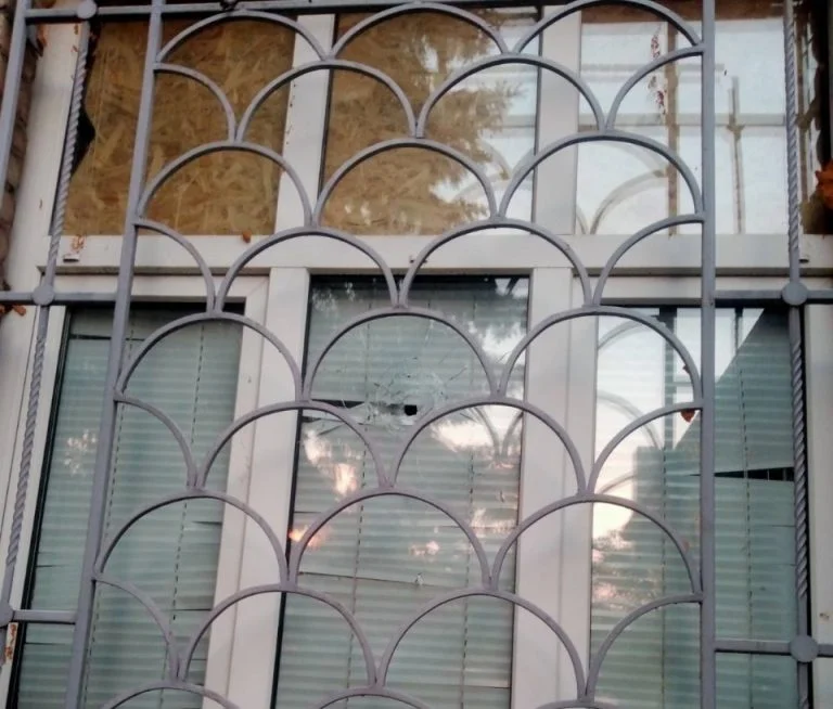 Унаслідок обстрілу Херсона була пошкоджена будівля суду (фото)