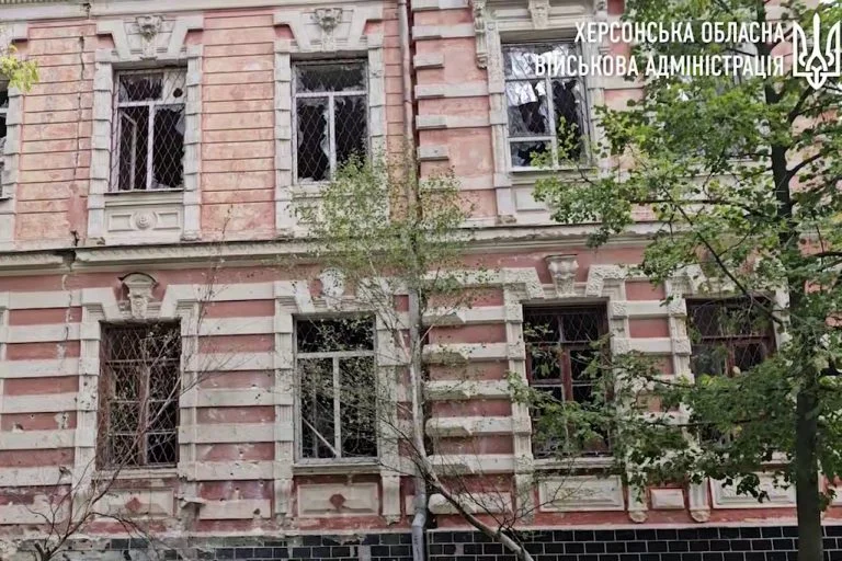 Російська армія завдала ударів по медзакладам у центрі Херсона