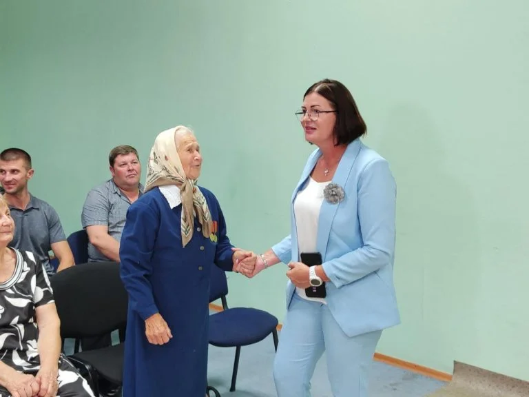 Окупанти почали видавати на лівобережжі Херсонщини посвідчення ветеранів праці