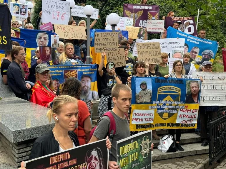 Херсонка долучилася до мітингу у Києві на підтримку цивільних у полоні РФ