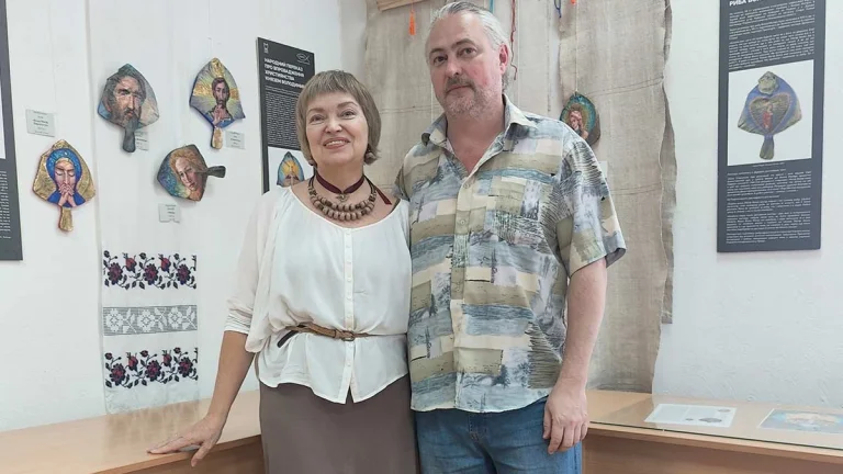 У Києві триває виставка ікон на рибі херсонської мисткині