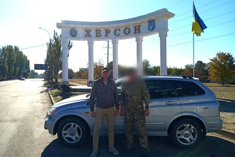 Законна влада Генічеської громади передала машину нацгвардійцям