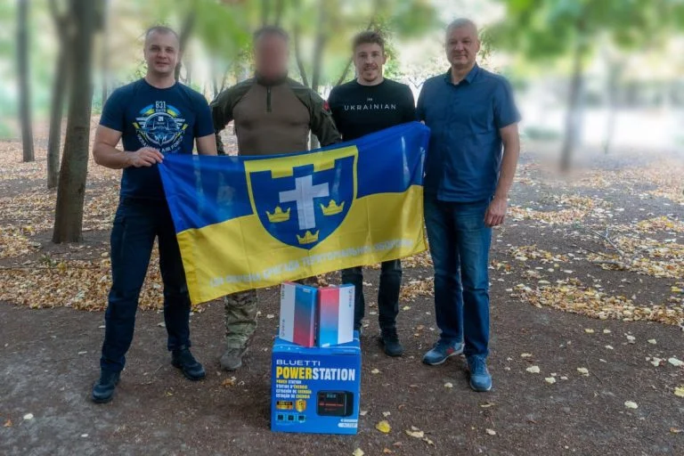 На Херсонщині військовим передали планшети, ноутбуки та акумуляторну станцію