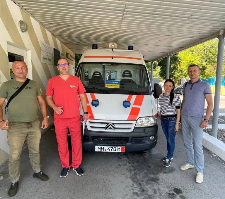 Херсонська лікарня отримала ще одне медичне авто