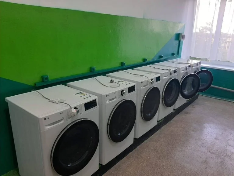 На Херсонщині відкрили ще одну соціальну пральню